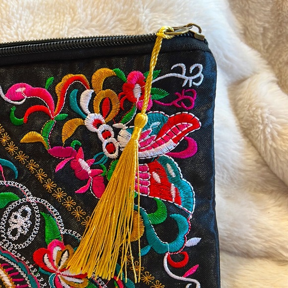 NWT embroidered clutch/wristlet - Picture 7 of 12